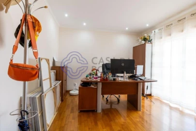 Moradia T5 para Venda em Agualva e Mira-Sintra