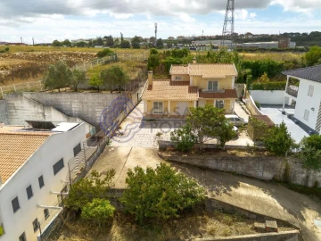 Moradia T5 para Venda em Agualva e Mira-Sintra