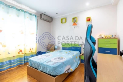 Moradia T5 para Venda em Agualva e Mira-Sintra