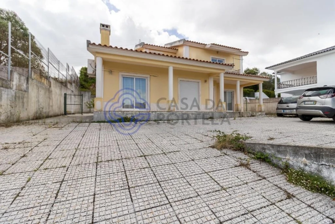 Moradia T5 para Venda em Agualva e Mira-Sintra Foto 1