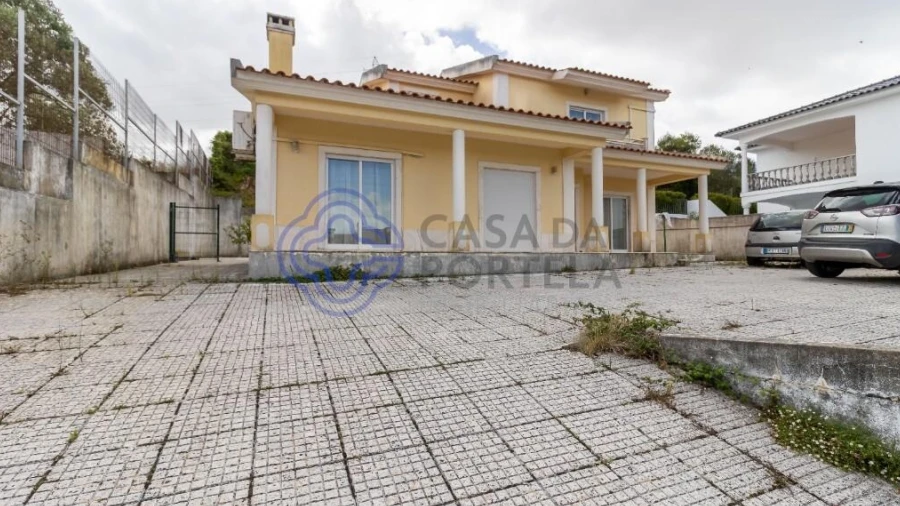 Moradia T5 para Venda em Agualva e Mira-Sintra