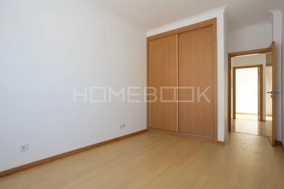 Apartamento T3 para Arrendamento em Sesimbra (Santiago)