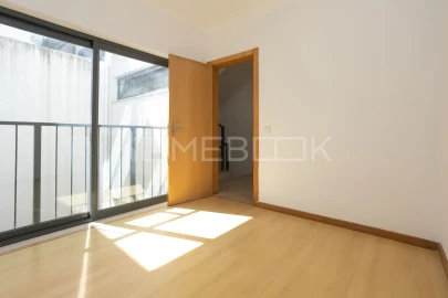 Apartamento T3 para Arrendamento em Sesimbra (Santiago)