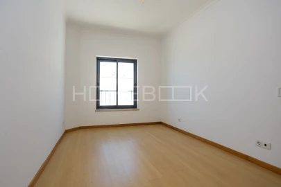 Apartamento T3 para Arrendamento em Sesimbra (Santiago)