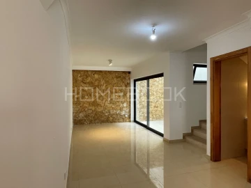 Apartamento T3 para Arrendamento em Sesimbra (Santiago)