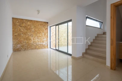 Apartamento T3 para Arrendamento em Sesimbra (Santiago)