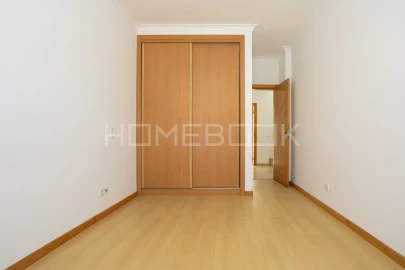 Apartamento T3 para Arrendamento em Sesimbra (Santiago)