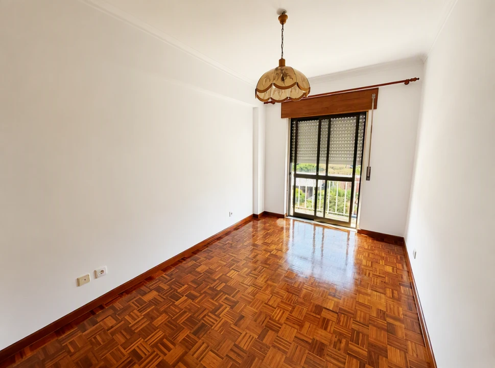 Apartamento T2 para Arrendamento em Loures Foto 11