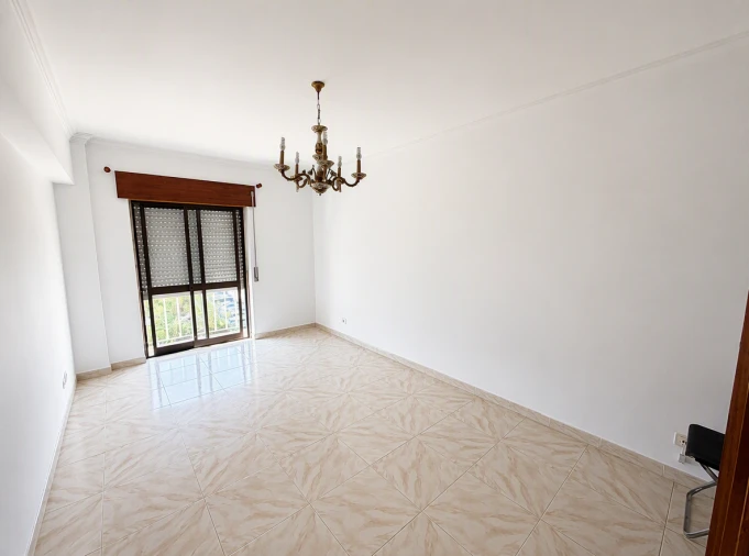 Apartamento T2 para Arrendamento em Loures Foto 4