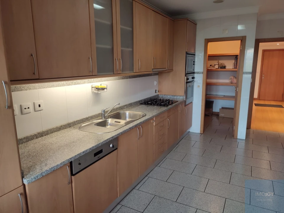 Apartamento T3 para Arrendamento em Nogueira, Fraião e Lamaçães Foto 5