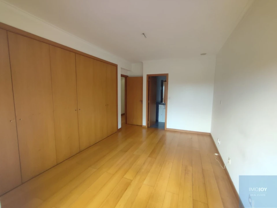 Apartamento T3 para Arrendamento em Nogueira, Fraião e Lamaçães Foto 8