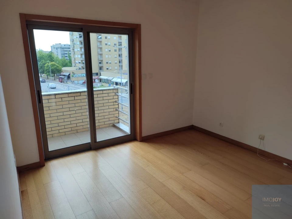 Apartamento T3 para Arrendamento em Nogueira, Fraião e Lamaçães Foto 14