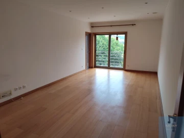 Apartamento T3 para Arrendamento em Nogueira, Fraião e Lamaçães
