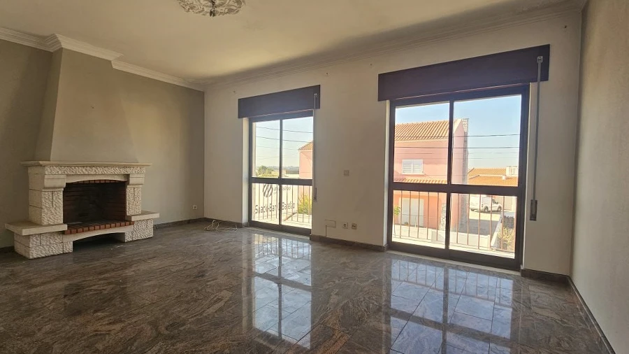 Apartamento T4 para Venda em Gaio-Rosário e Sarilhos Pequenos