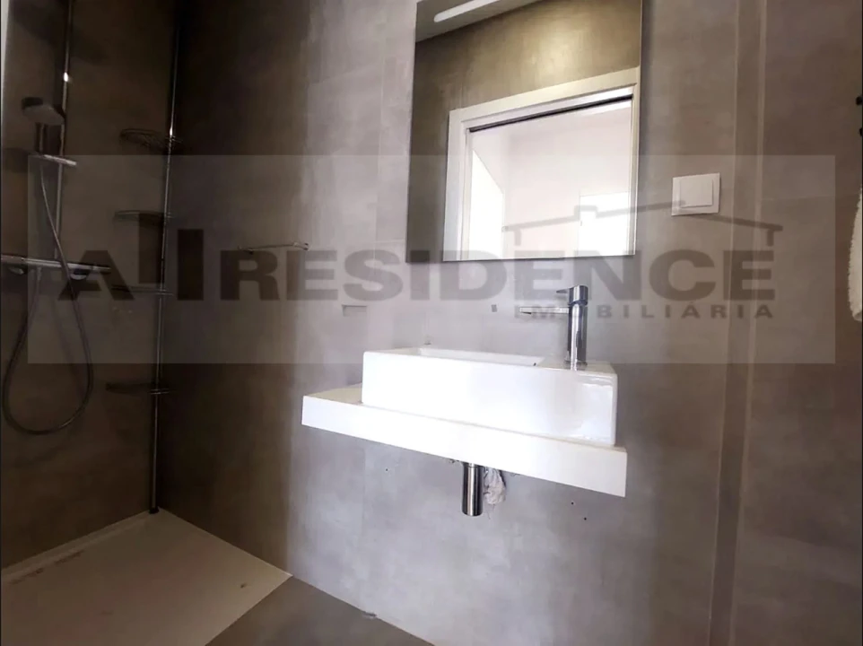 Apartamento T2 para Venda em Ferreiras Foto 9