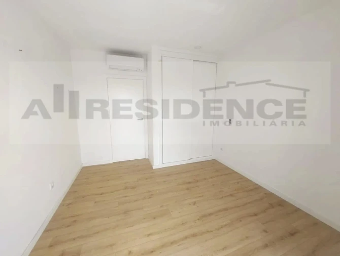 Apartamento T2 para Venda em Ferreiras Foto 8