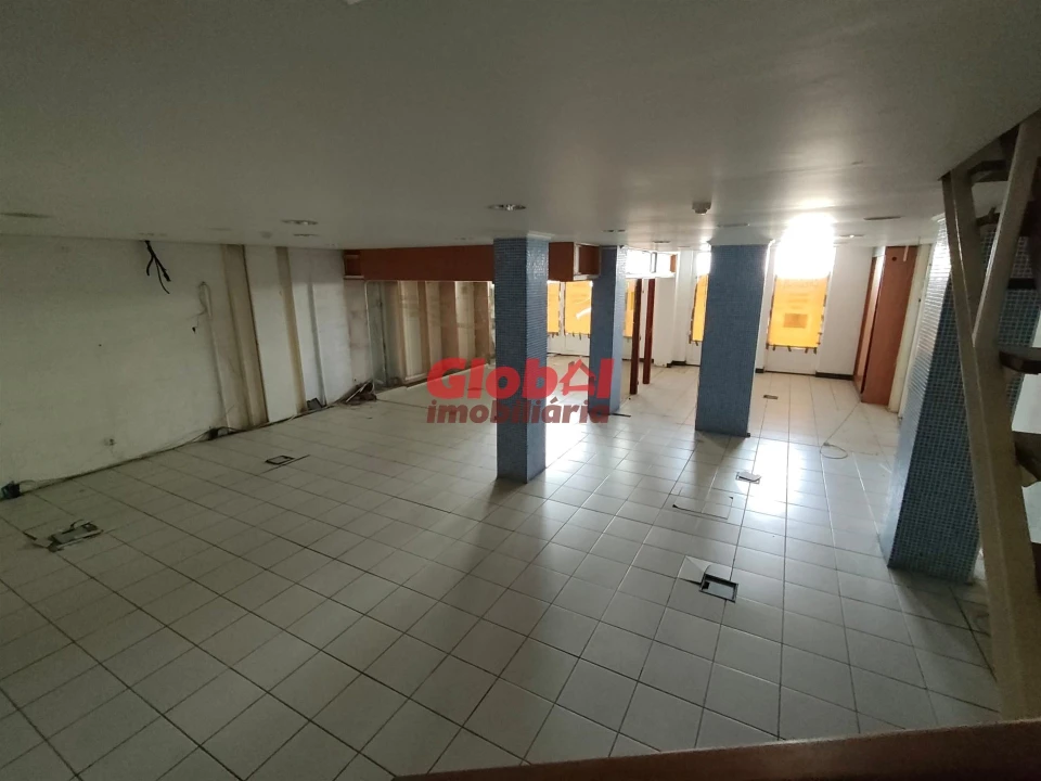 Loja para Venda em Póvoa de Santo Adrião e Olival Basto Foto 1