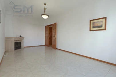Apartamento T2 para Arrendamento em Cacém e São Marcos