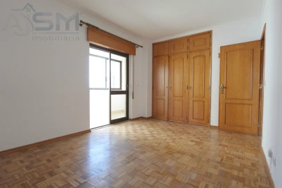Apartamento T2 para Arrendamento em Cacém e São Marcos
