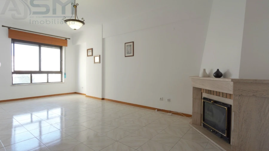 Apartamento T2 para Arrendamento em Cacém e São Marcos