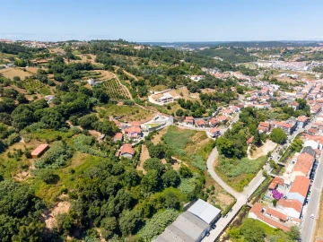 Terreno para Venda em Alcobaça e Vestiaria