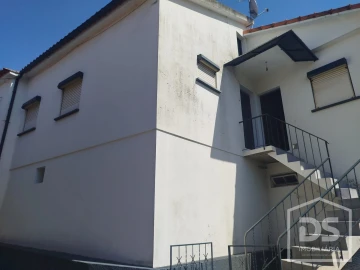 Moradia T2 para Venda em Currelos, Papízios e Sobral