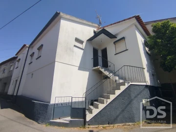 Moradia T2 para Venda em Currelos, Papízios e Sobral