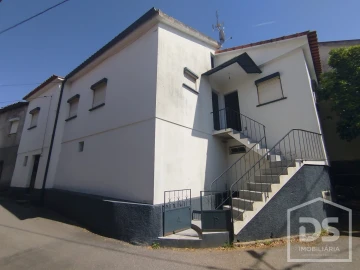 Moradia T2 para Venda em Currelos, Papízios e Sobral