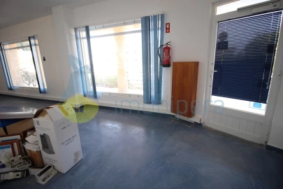 Loja para Venda em Armação de Pera