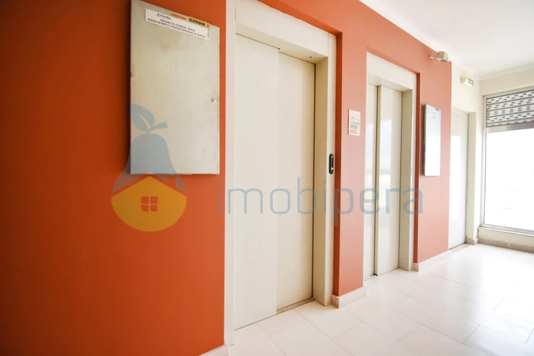 Apartamento T3 para Arrendamento em Portimão Foto 6