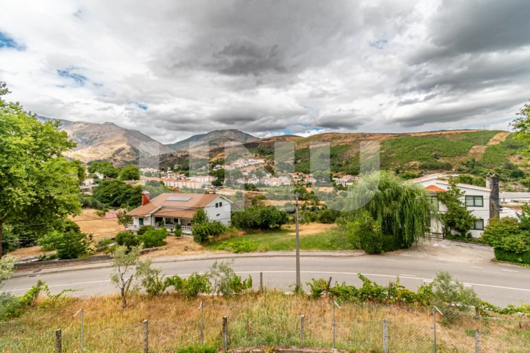 Moradia T5 para Venda em Unhais da Serra Foto 46