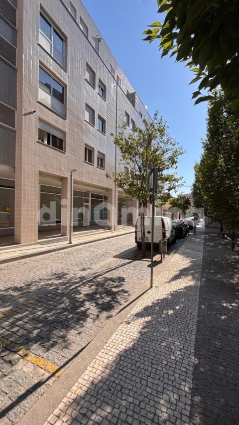 Garagem para Arrendamento em Vila Nova de Famalicão e Calendário