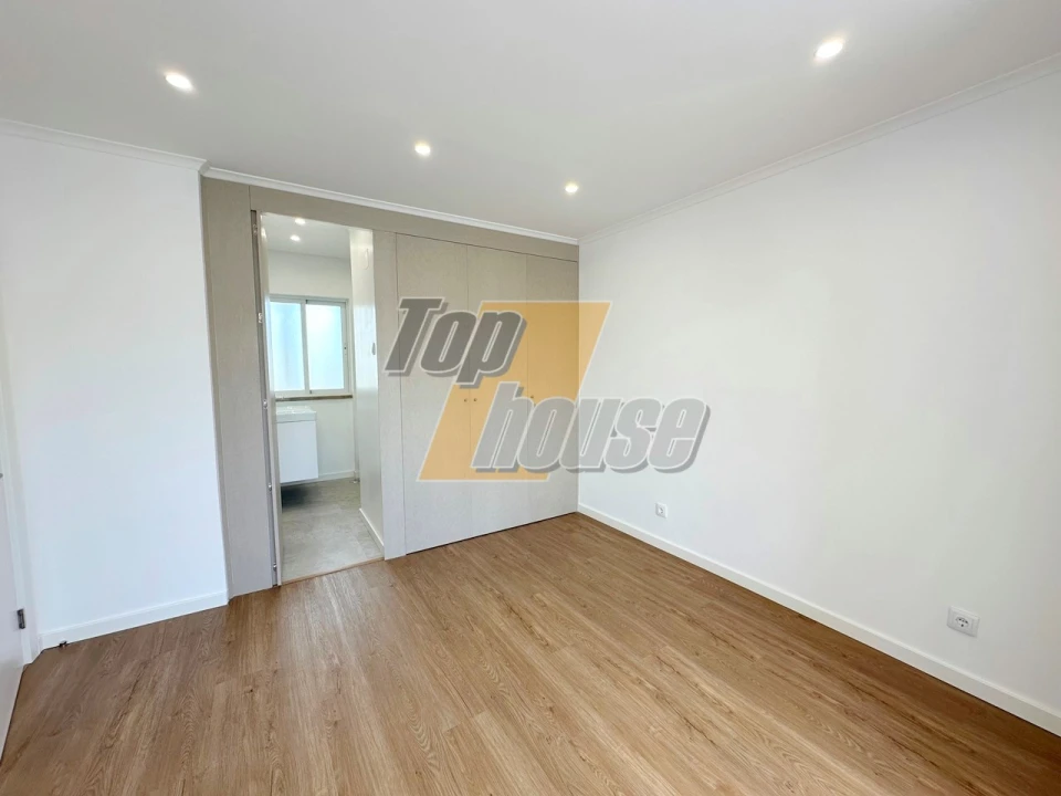 Apartamento T3 para Venda em Almada, Cova da Piedade, Pragal e Cacilhas Foto 21