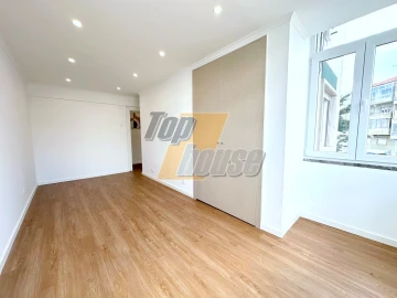 Apartamento T3 para Venda em Almada, Cova da Piedade, Pragal e Cacilhas