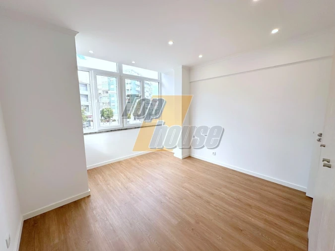 Apartamento T3 para Venda em Almada, Cova da Piedade, Pragal e Cacilhas Foto 14