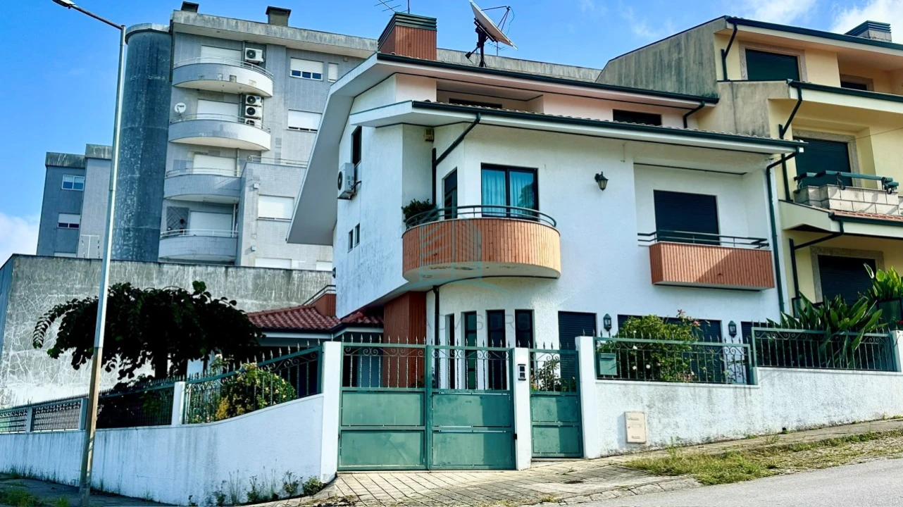 Moradia T4 para Venda em Gondomar (São Cosme), Valbom e Jovim Foto 1