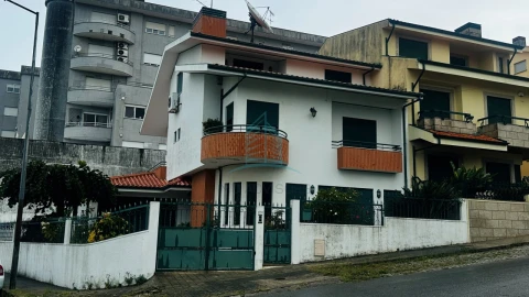 Moradia T4 para Venda em Gondomar (São Cosme), Valbom e Jovim