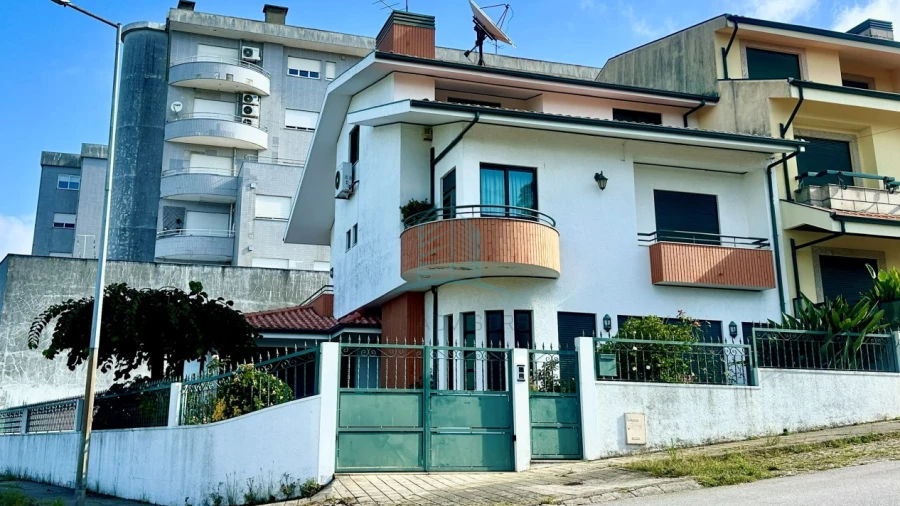 Moradia T4 para Venda em Gondomar (São Cosme), Valbom e Jovim