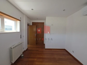 Moradia T5 para Venda em Malveira e São Miguel de Alcainça