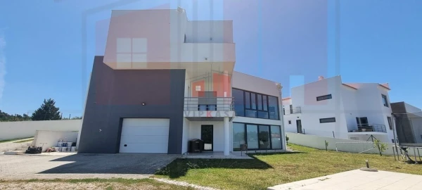 Moradia T5 para Venda em Malveira e São Miguel de Alcainça