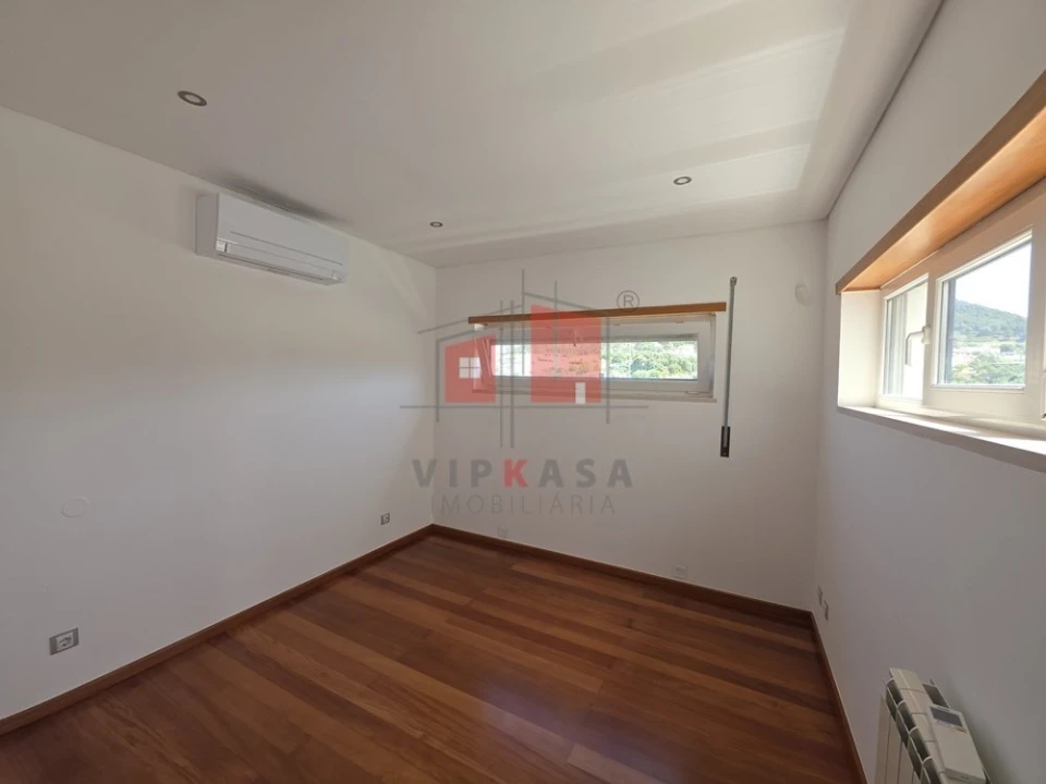 Moradia T5 para Venda em Malveira e São Miguel de Alcainça Foto 7