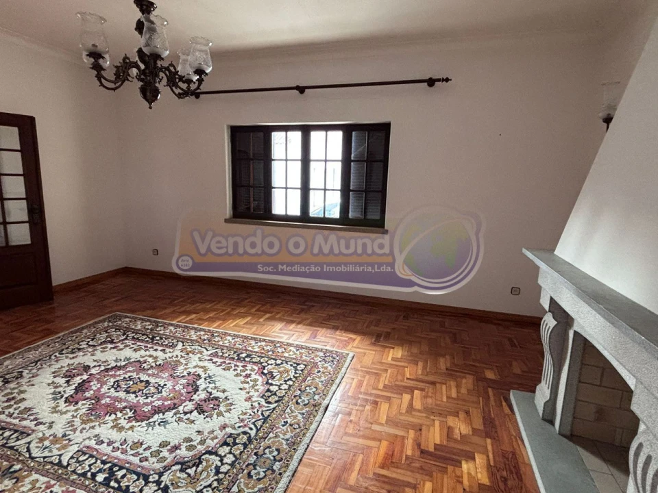 Moradia T4 para Venda em Couço Foto 9