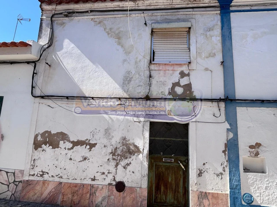 Moradia T2 para Venda em Mora Foto 1