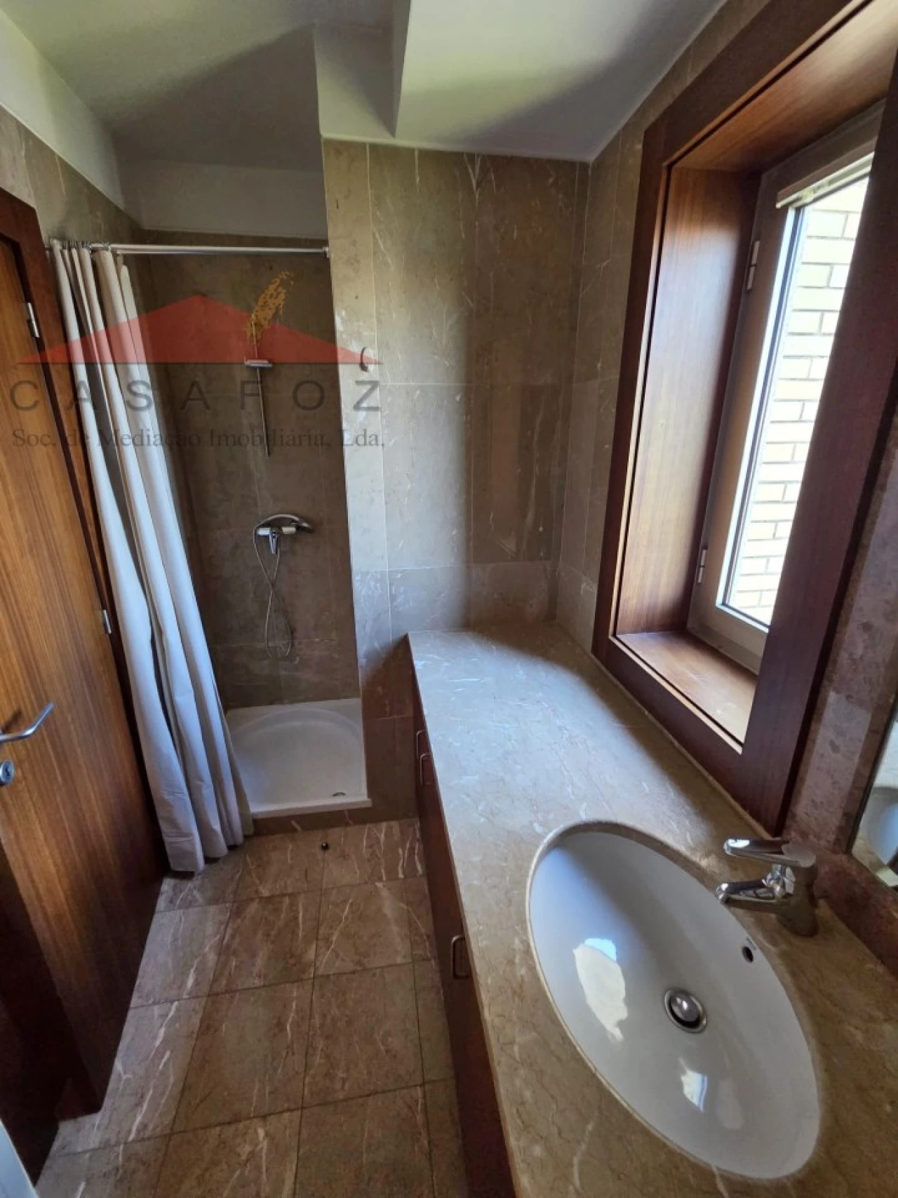 Apartamento T2 para Arrendamento em Lordelo do Ouro e Massarelos Foto 22