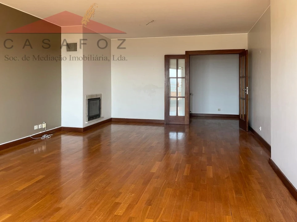Apartamento T2 para Arrendamento em Lordelo do Ouro e Massarelos Foto 9