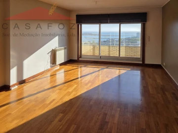 Apartamento T2 para Arrendamento em Lordelo do Ouro e Massarelos