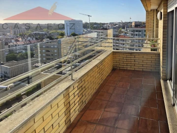Apartamento T2 para Arrendamento em Lordelo do Ouro e Massarelos