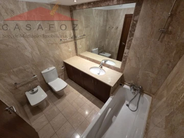 Apartamento T2 para Arrendamento em Lordelo do Ouro e Massarelos