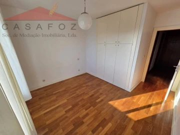 Apartamento T2 para Arrendamento em Lordelo do Ouro e Massarelos