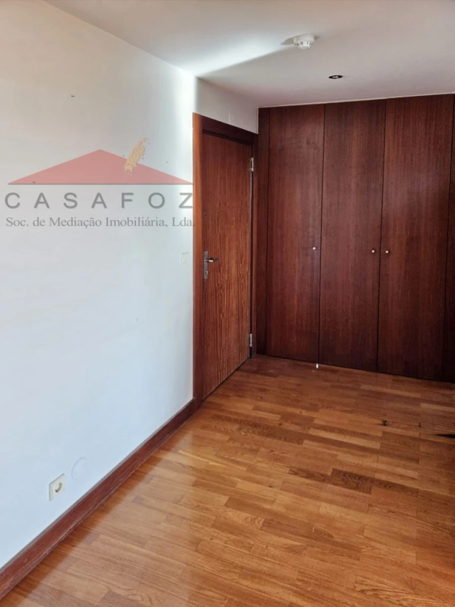 Apartamento T2 para Arrendamento em Lordelo do Ouro e Massarelos Foto 8